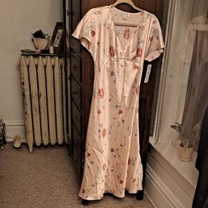 Jones New York Size Med NWT Pink Floral Satin Full Length Nightgown